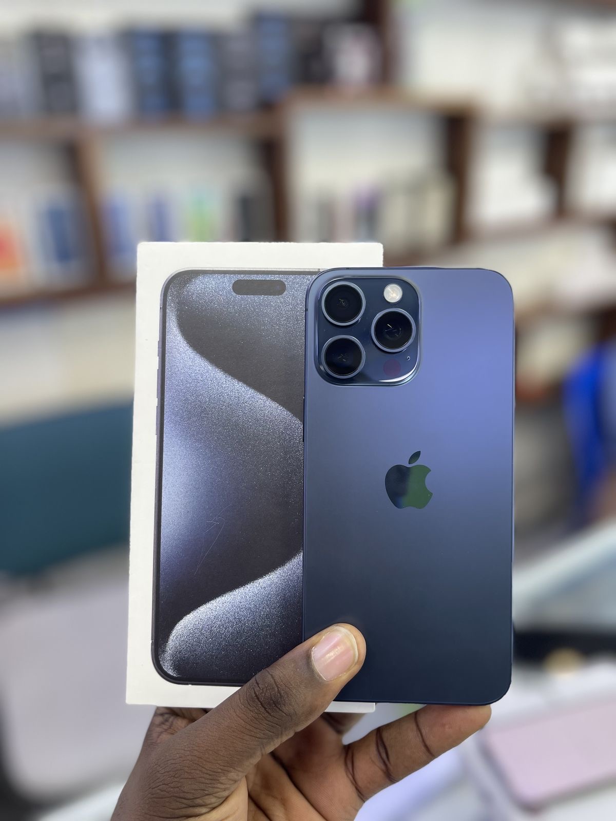 iPhone 15 Pro MAX — photo 2