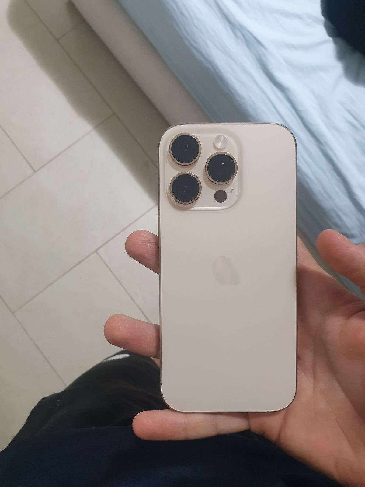 iPhone 16 Pro — photo 2